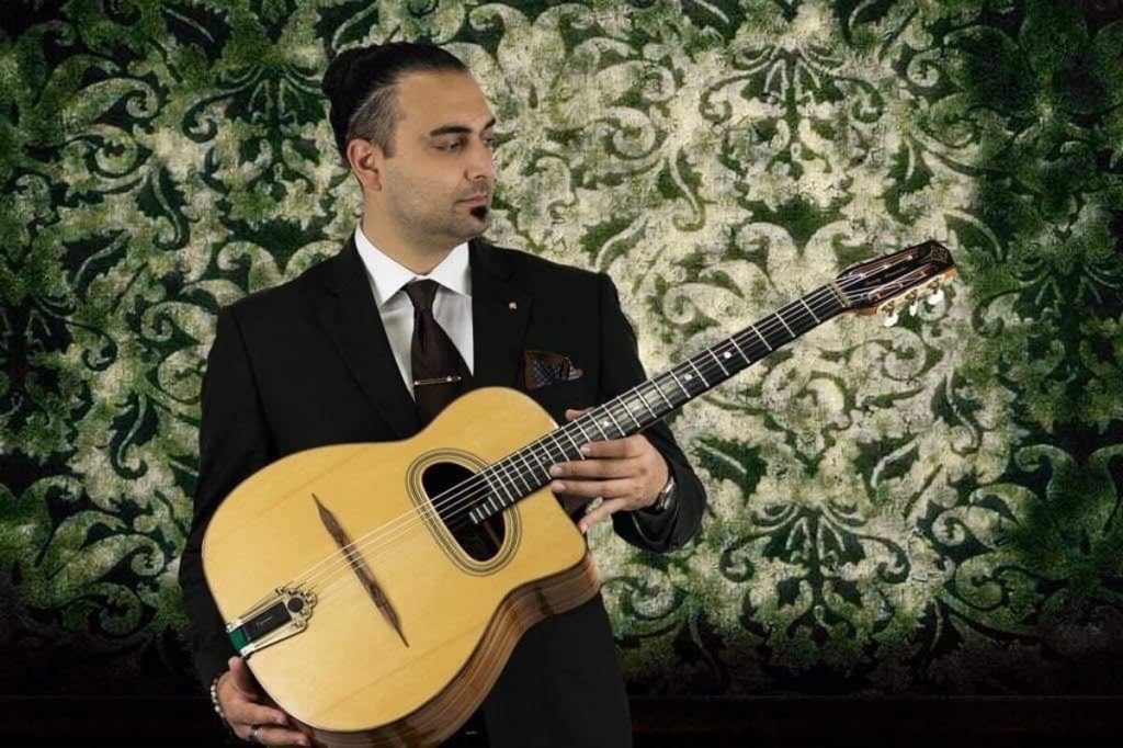Cyranó Vatel Gipsy Jazz Trio in concerto al Charity Café