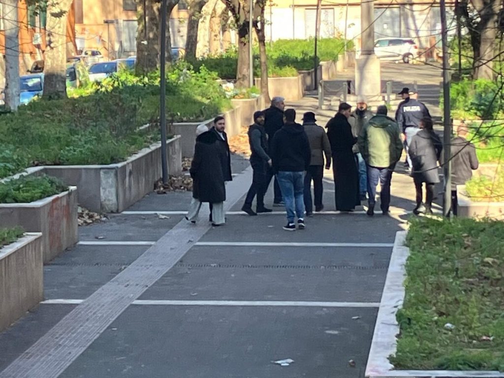 Il governo applica il "modello Caivano" al Quarticciolo. E nel quartiere torna don Coluccia