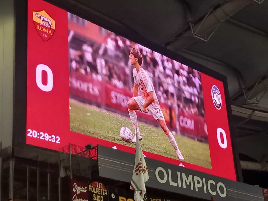 Edoardo Bove, il messaggio sui social: "Il calcio è molto più di una partita. Ci vediamo in campo"