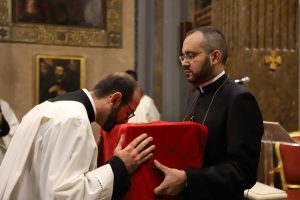 L'apertura del sepolcro e la traslazione dell'urna del primo beato del Giubileo 2025