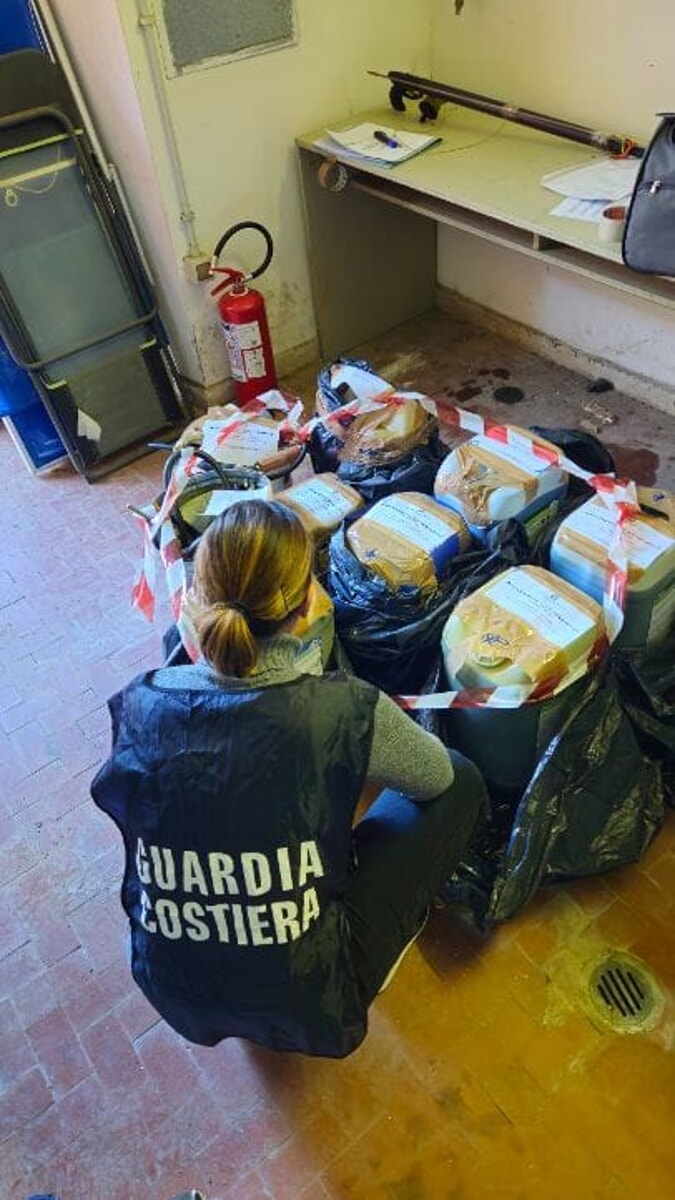 Centosessanta litri di gasolio rubato nel garage di casa