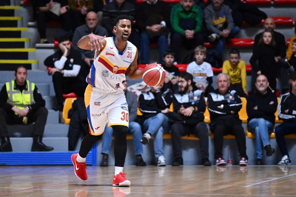 La Virtus non riesce a fermare la capolista: Roseto espugna il Palazzetto dello Sport