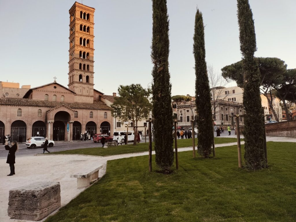 Completato il restyling del giardino di piazza Bocca della Verità