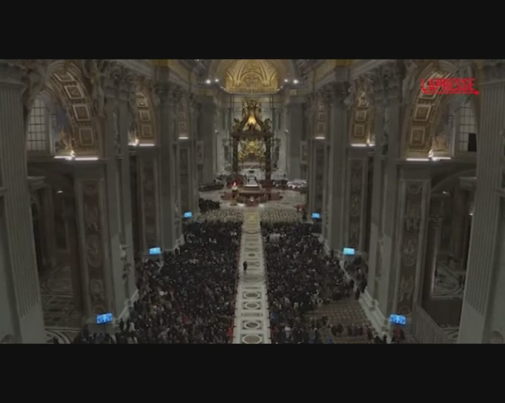 VIDEO | È iniziato il Giubileo. I momenti in cui Papa Francesco ha aperto e varcato la porta Santa