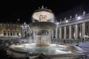 Nuova luce a piazza San Pietro: 280 proiettori a basso consumo illuminano le statue del Colonnato