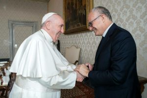 Papa Francesco a piazza di Spagna: “Roma è piena di cantieri, preghiamo per il sindaco”