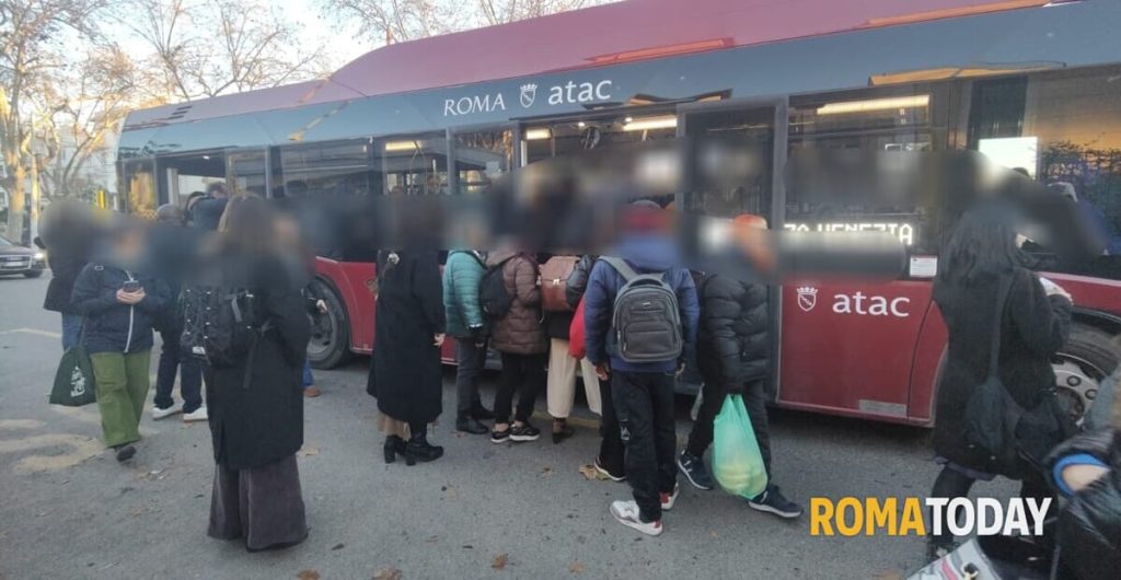 Guasto al tram 8, assalto alle navette sostitutive. Possibile problema elettrico