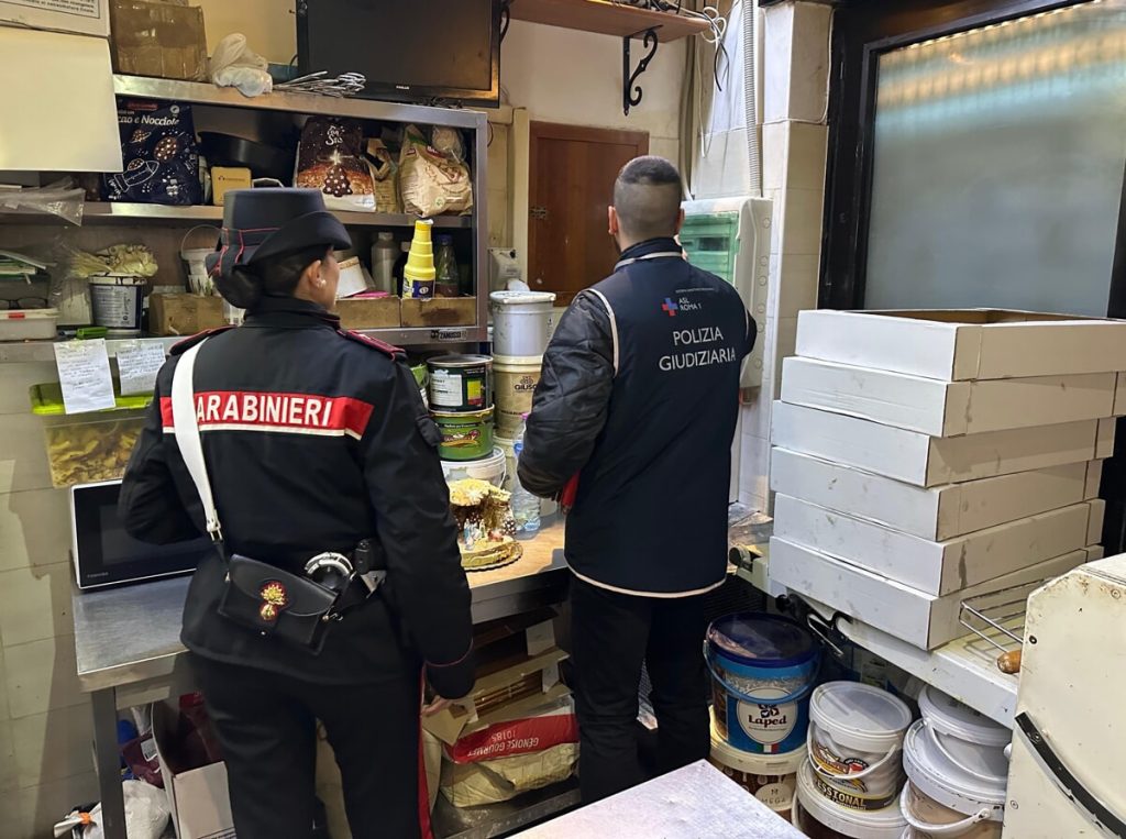 Locali da incubo: feci di topo nei laboratori e servizi igienici come magazzino
