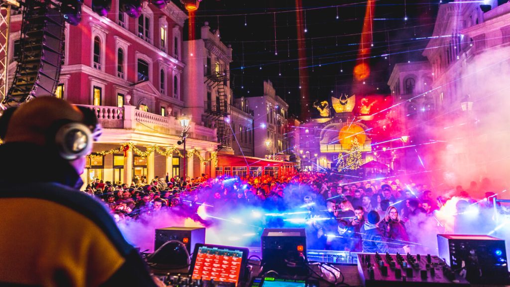 Tony Effe fuori dal concerto al Circo Massimo. Si fa avanti Cinecittà World: "Potrà esibirsi qui"