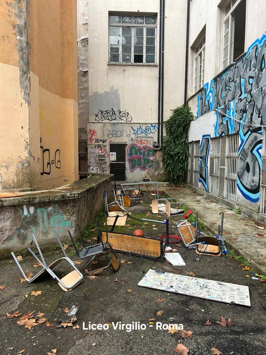 Il ministero vuole costituirsi parte civile contro chi ha occupato le scuole a Roma