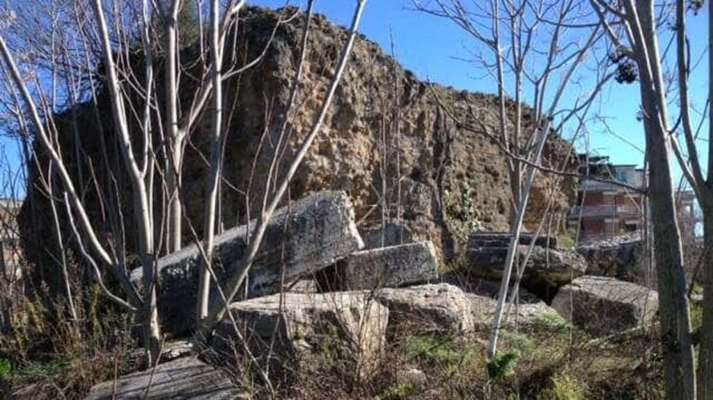 Caffarella: nel parco c’è una tomba romana a rischio crollo