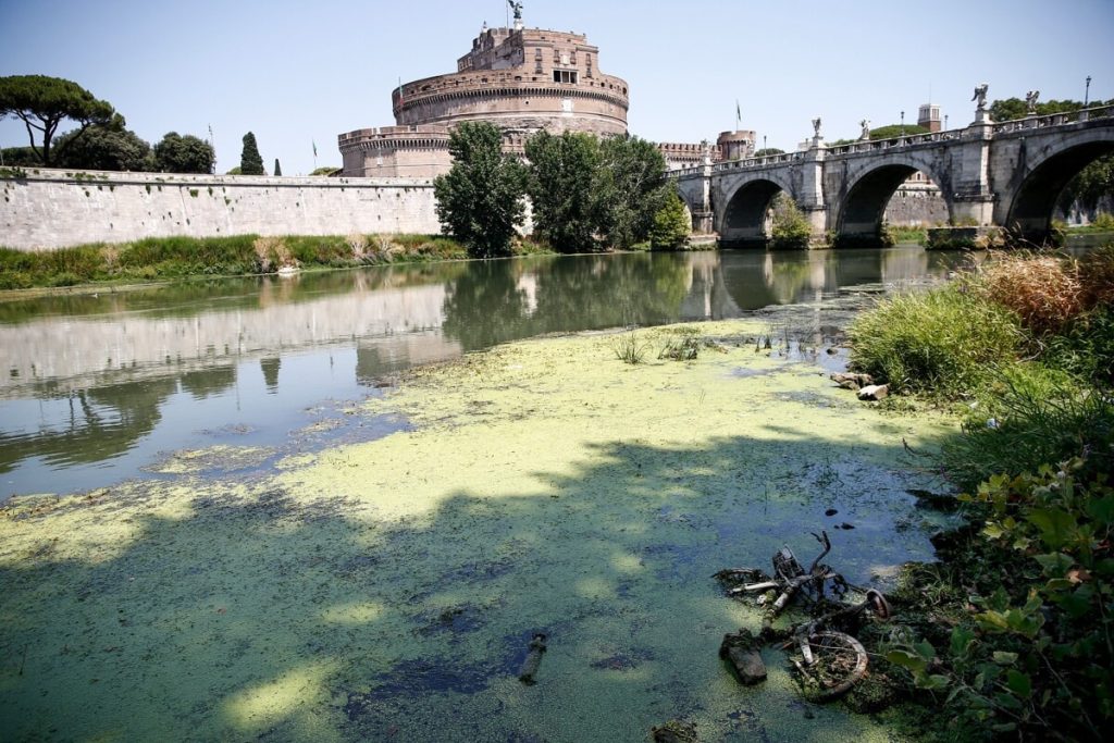 Sì, rendere potabile il Tevere e il mare di Roma non era una buona idea. E ora anche Acea l'ha capito
