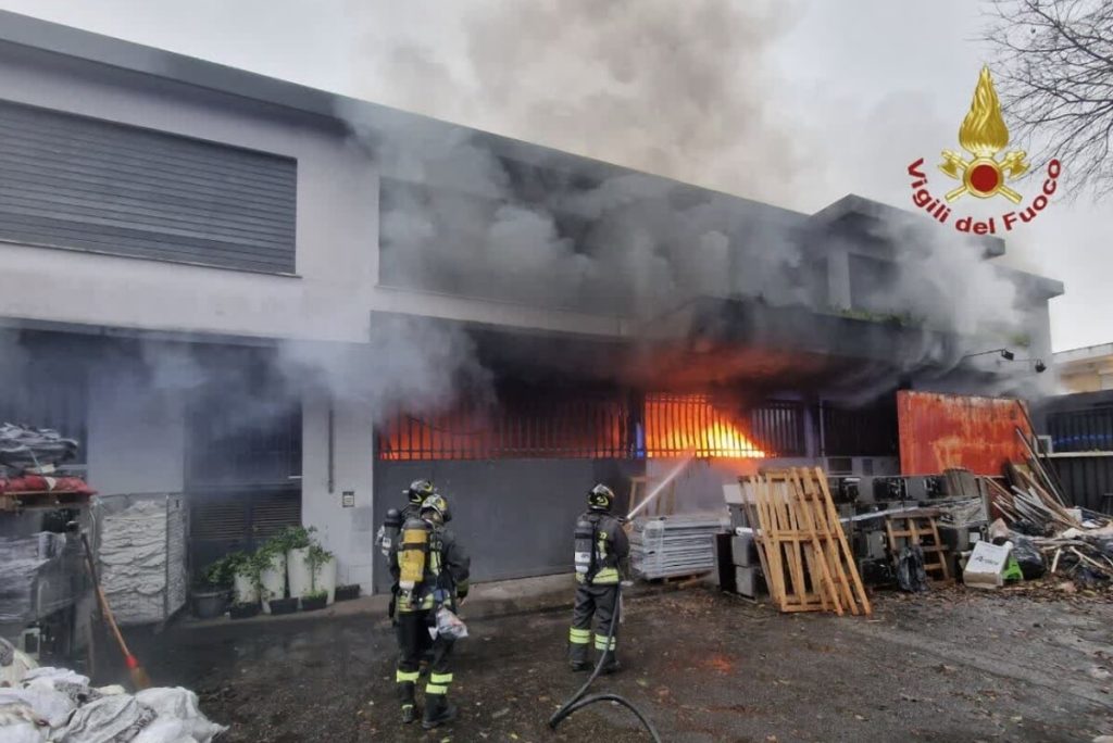 Incendio a Roma, tappezzeria distrutta delle fiamme