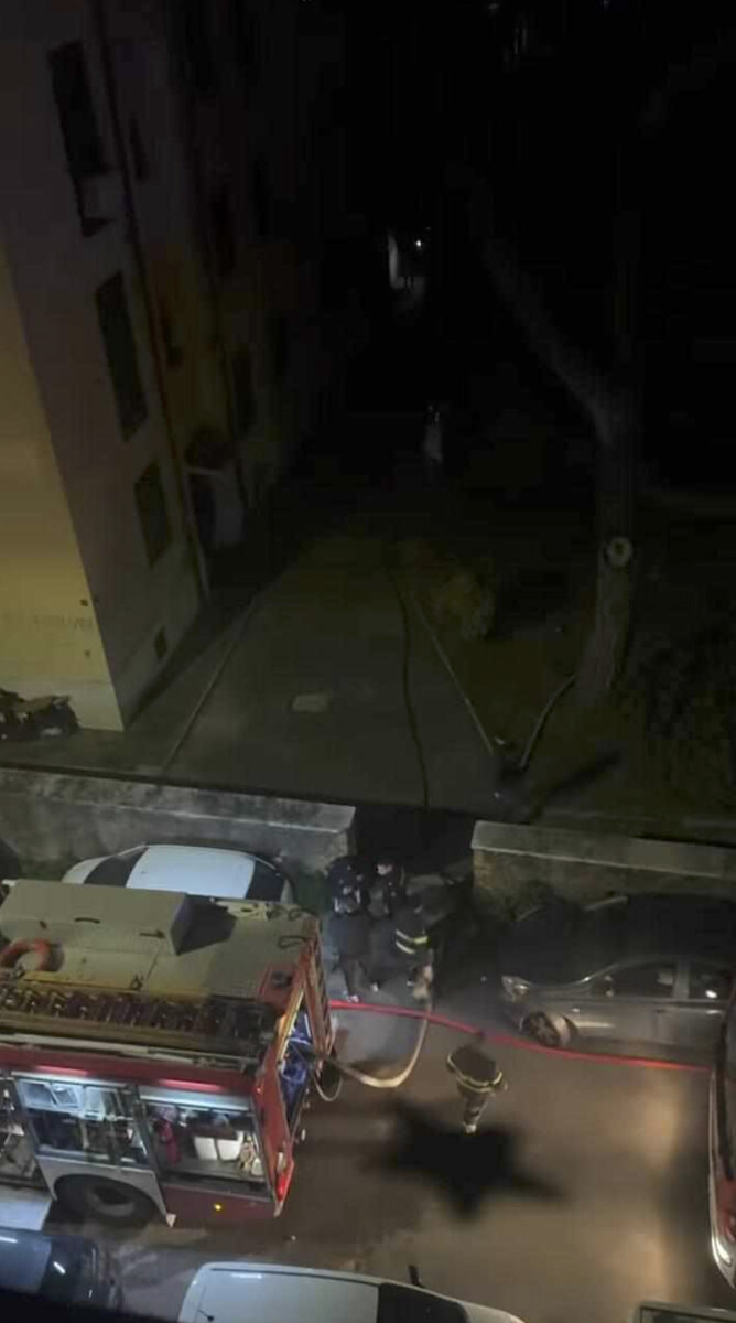 Stufa elettrica causa incendio in casa, evacuata palazzina. Tre intossicati