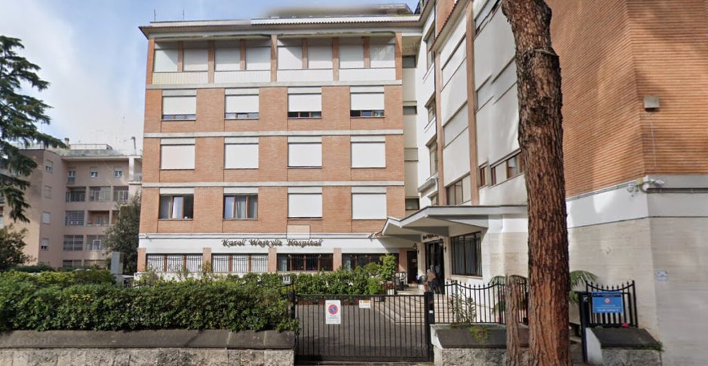 Natale agitato per i lavoratori della clinica Karol Wojtyla: "La Regione garantisca stabilità"