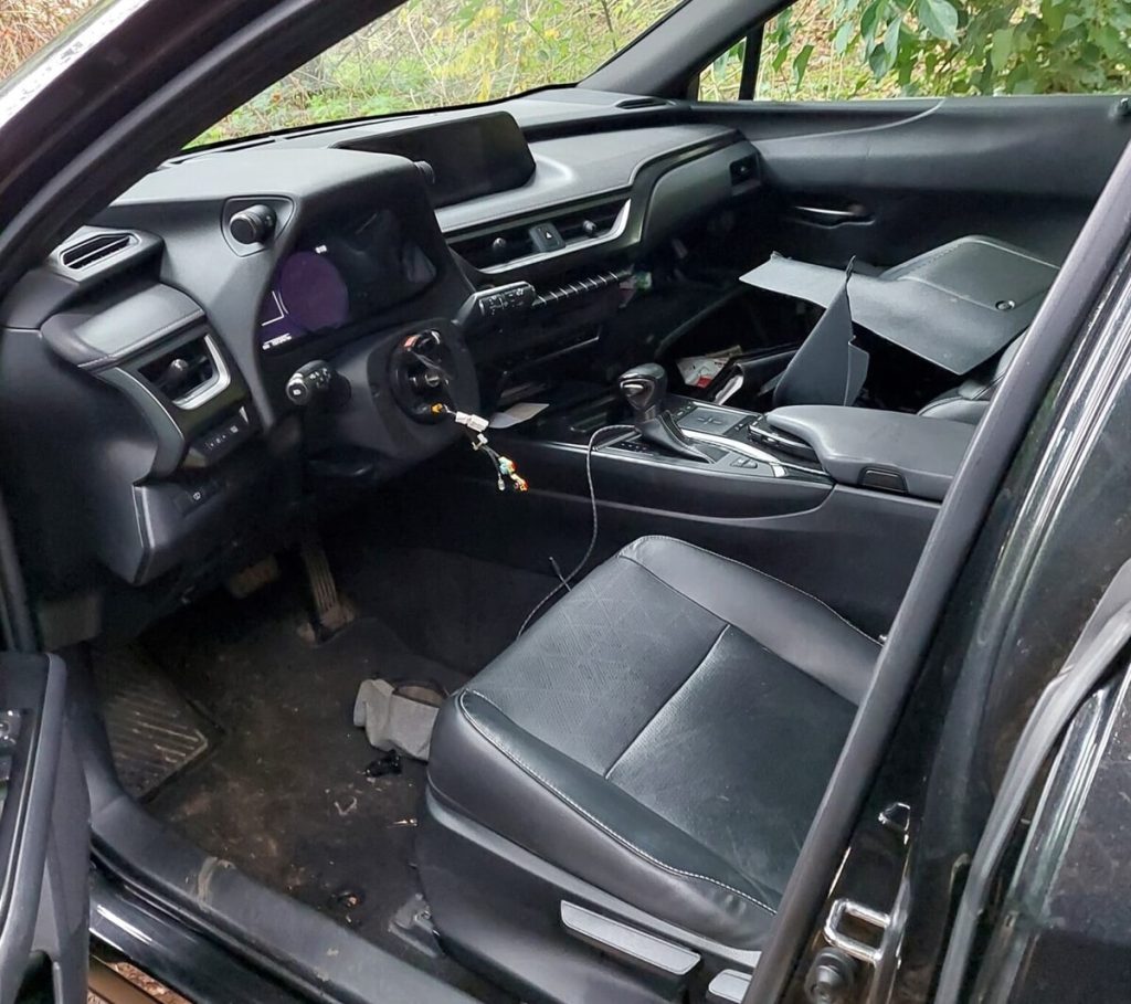 La banda che cannibalizza auto di lusso. Così smontavano e rivendevano pezzi