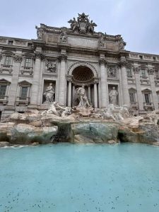 Torna l'acqua nella Fontana di Trevi, ma restano gli accessi contingentati: "400 persone alla volta"