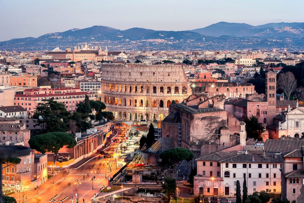 Senza sanità e con le scuole inaccessibili. Benvenuti a Roma, la città dove la notte fa paura
