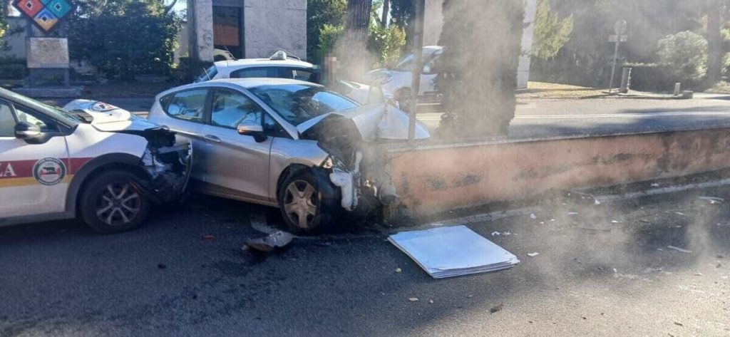 Inseguimento al cimitero Flaminio: il ladro di Prima Porta aveva già rubato un'altra auto