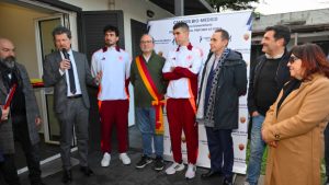 Mancini e Hummels all'inaugurazione del punto salute del centro accoglienza a Tor Tre Teste
