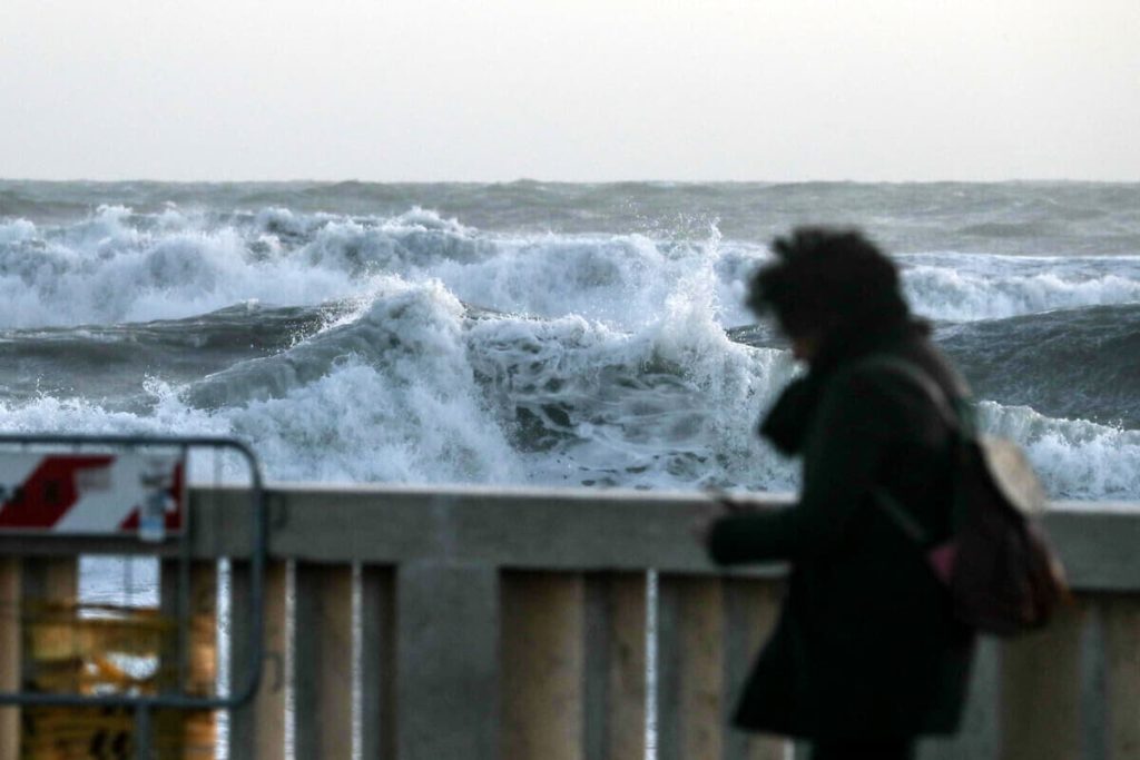 Meteo a Roma: allerta gialla per forte vento e mareggiate