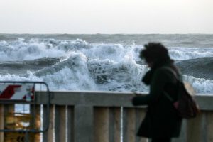 Meteo a Roma: allerta gialla per forte vento e mareggiate
