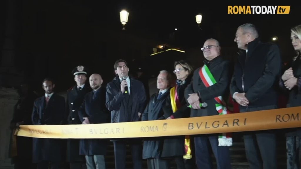 A piazza di Spagna arriva il Natale con l'albero hi-tech di Bulgari