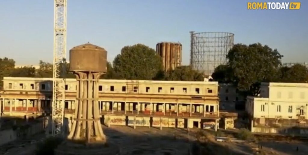 Incendio agli ex mercati generali