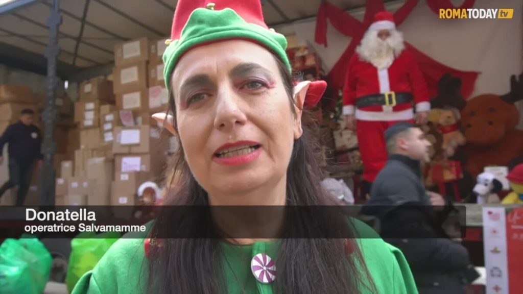 Il tir itinerante di Salvamamme che porta doni di Natale alle famiglie in difficoltà