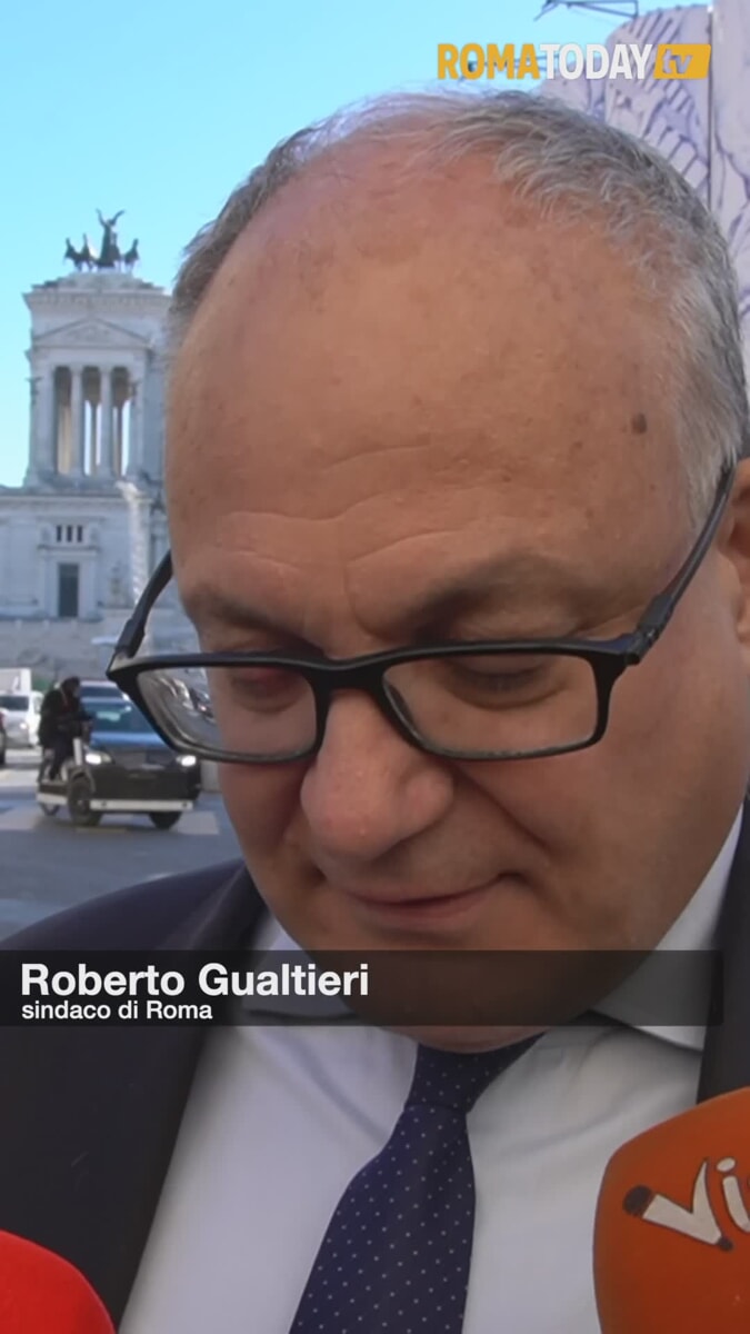 Il sindaco Gualtieri si scusa con Tony Effe: "Non è censura, ma il concerto di Capodanno non può diventare occasione di polemica"