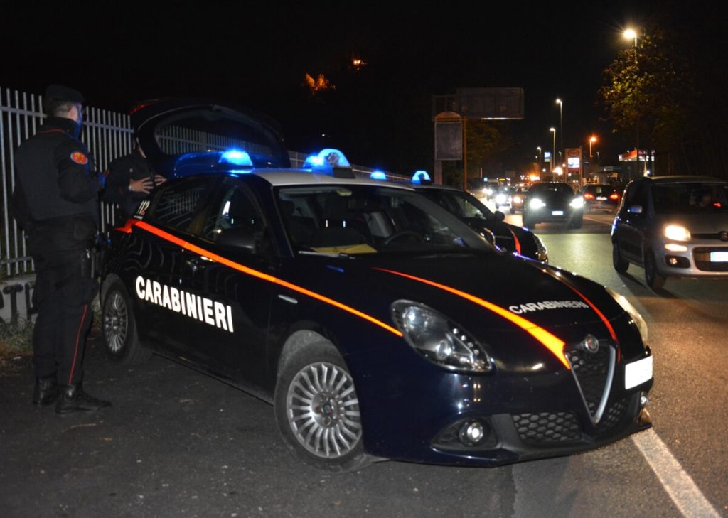 Presa per la banda delle spaccate. Quindici arresti, 11 colpi contestati in due anni