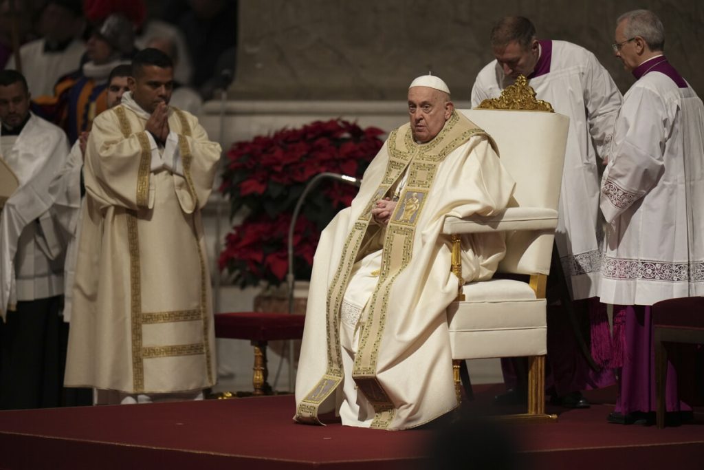 Giubileo, il Papa ha aperto la Porta Santa: in 30mila in piazza. Il video e le foto