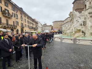 Piazza Navona si riprende la fontana dei Quattro Fiumi: il restauro è terminato