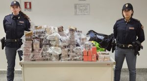 Box condominiale come base dello spaccio. Sequestrati 180 chili di droga