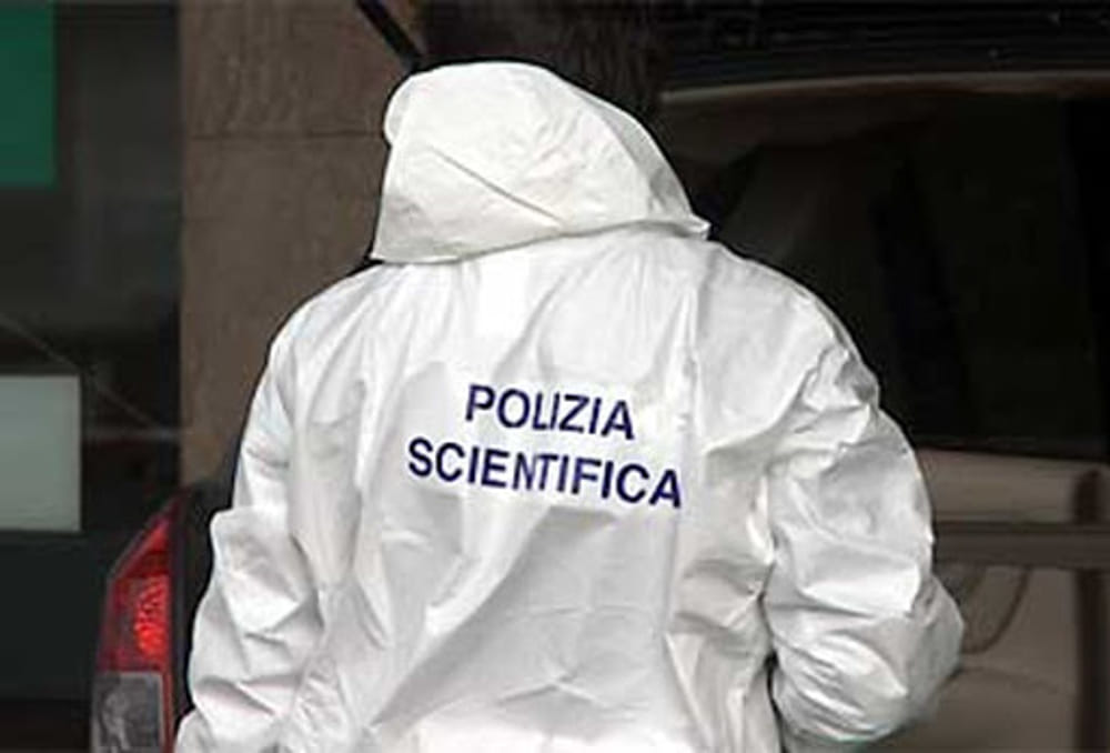 Dramma alla vigilia di Natale: poliziotto si toglie la vita in casa