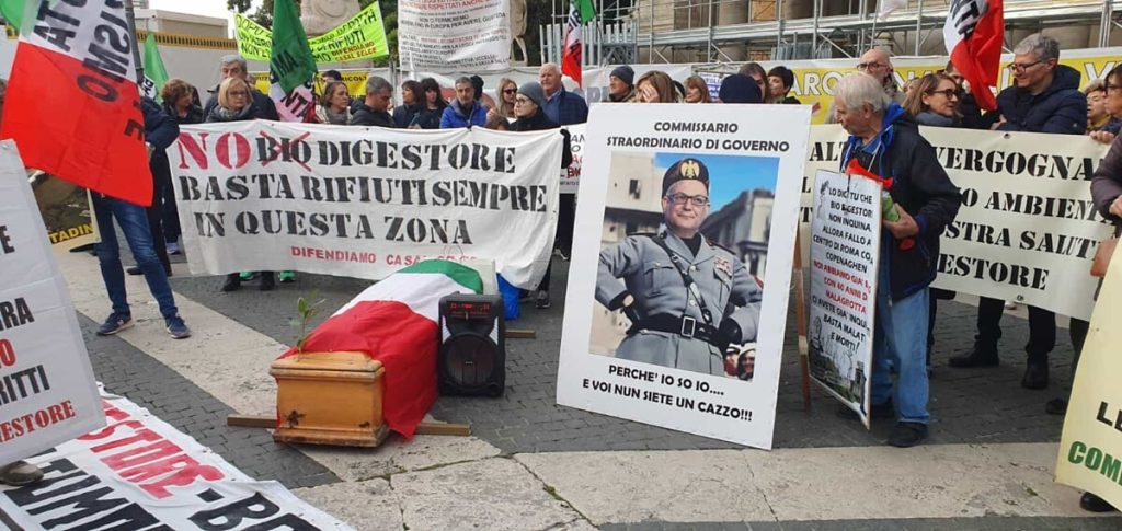 “Nessuna indulgenza”: all’ombra del Marco Aurelio sfila la contestazione per Gualtieri