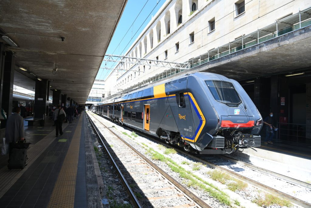 Lavori sui binari dei treni, il 2025 si apre con due mesi di passione per i pendolari