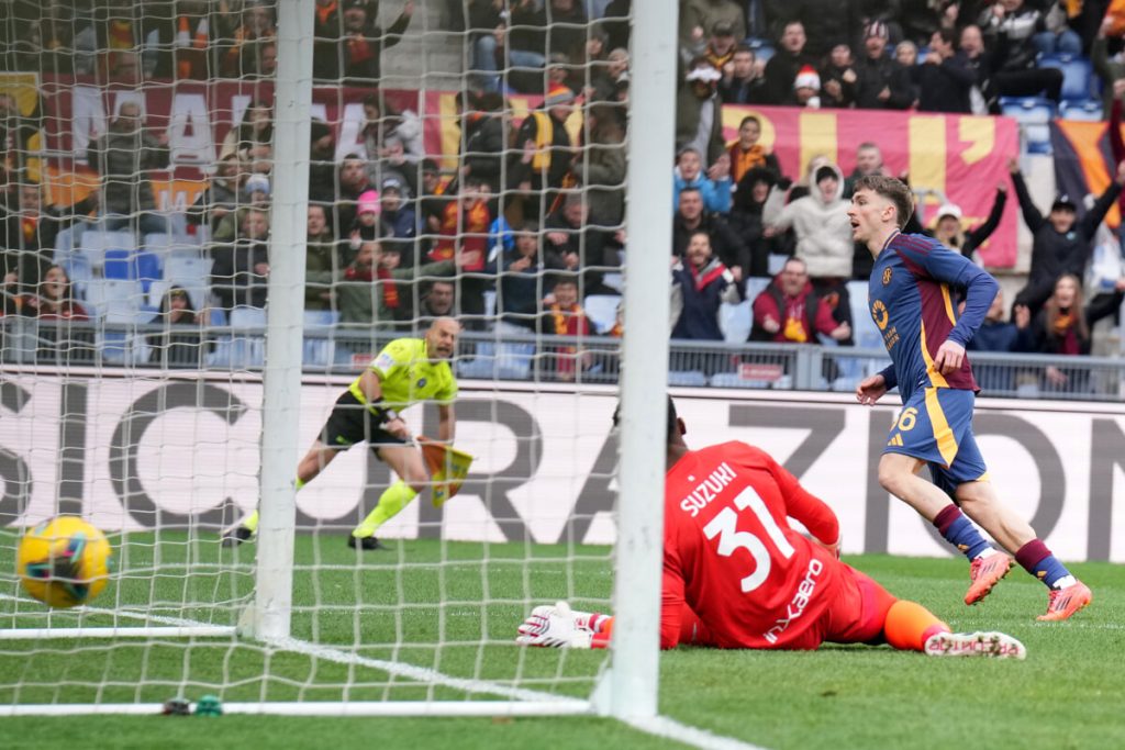 Roma-Parma 5-0: doppietta per Dybala, uragano Saelemaekers