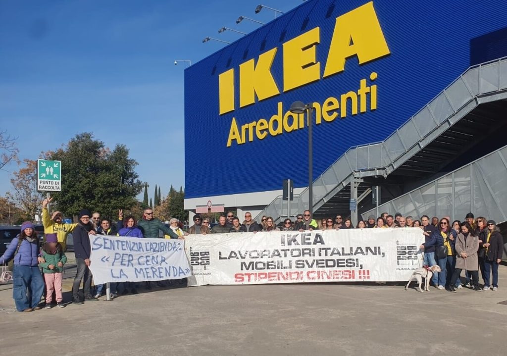 Anagnina, i lavoratori Ikea scendono in piazza: “Mobili svedesi, stipendi cinesi”