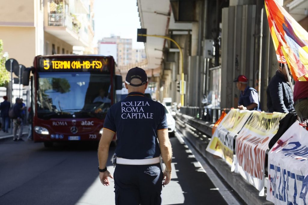 Domani sciopero dei mezzi a Roma. Gli orari, chi aderisce e tutti gli aggiornamenti