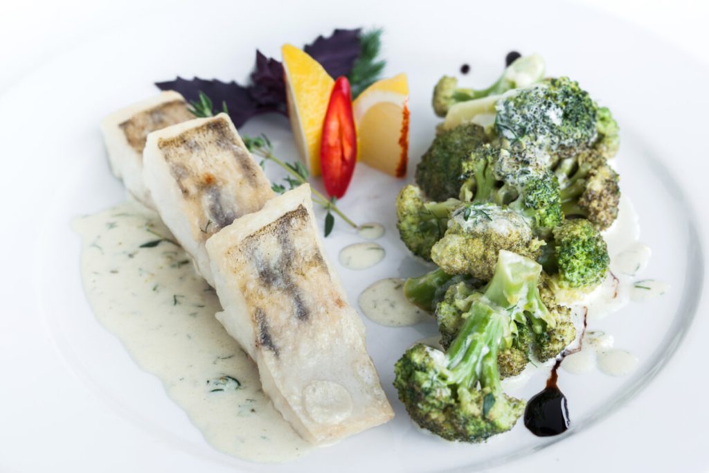 Spigola e broccoli romaneschi in crosta: il consiglio dello Chef Fabio Campoli per Natale