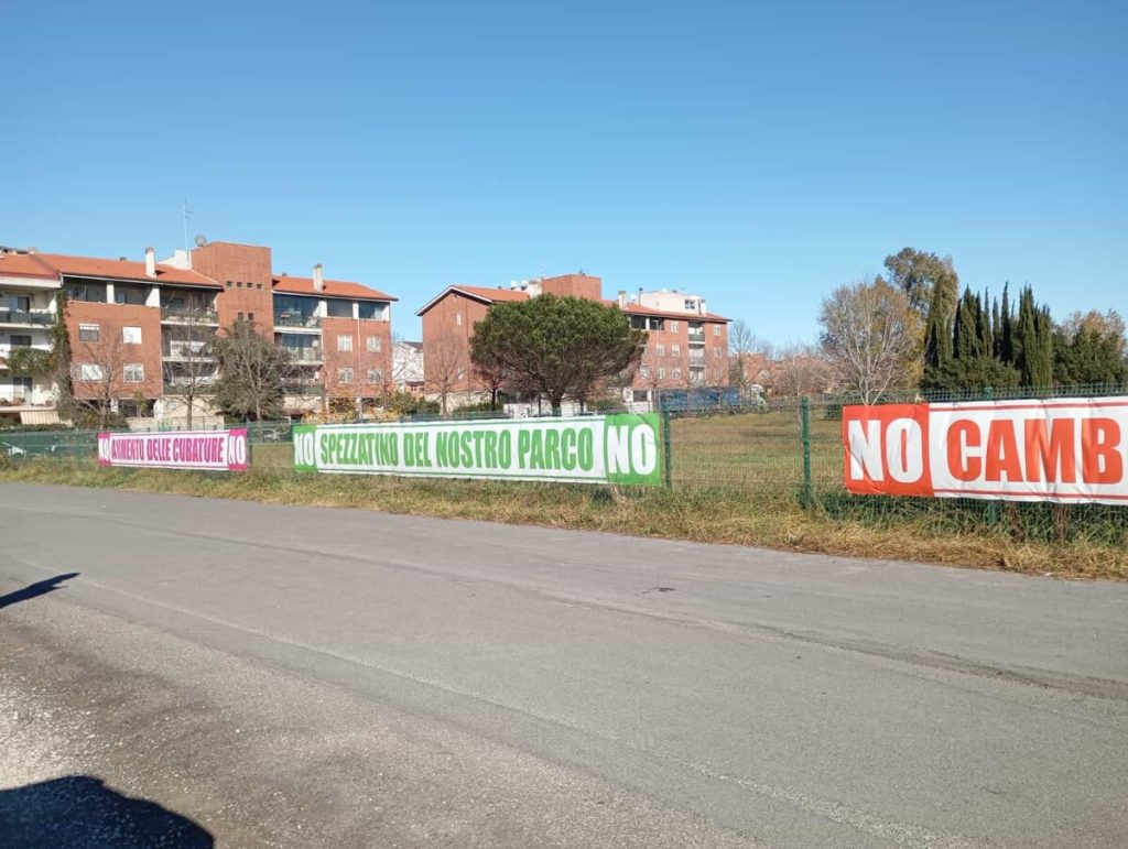 Ex Punto verde qualità della Madonnetta, spuntano gli striscioni: “No aumenti di cubatura”