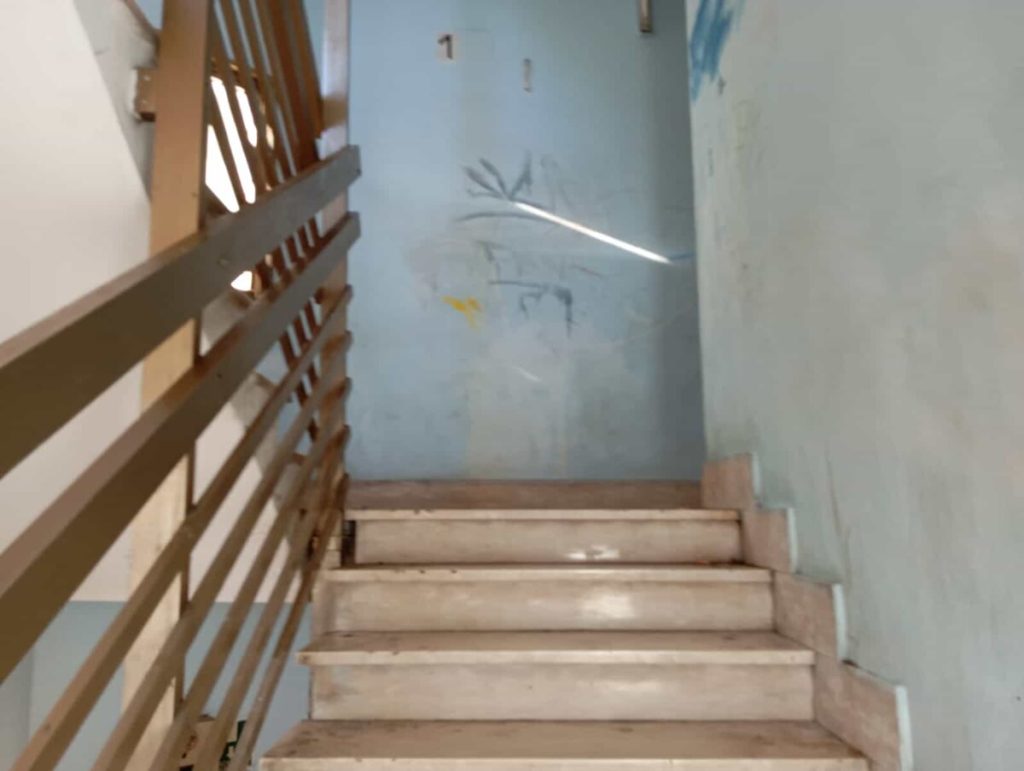 L'ex residence di Val Cannuta è una trappola mortale: "Ascensori fermi, aggressioni. Ora siamo anche senza vigilanza"