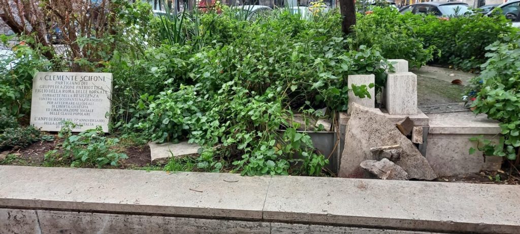 Vandalizzata la targa per il partigiano Clemente Scifoni, il municipio: "Atto ignobile"