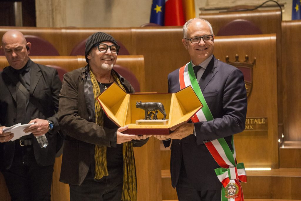 Caso Tony Effe, interviene anche Vasco: “Censurare non è la soluzione”