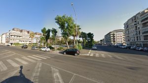 Pestato da due rapinatori viene trovato in una pozza di sangue in strada, grave un 29enne