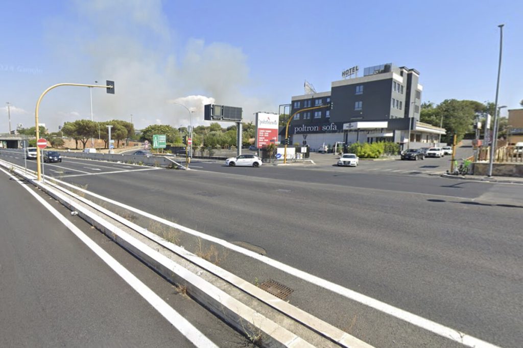 Incidente a Roma: si scontrano auto e scooter, morto 32enne