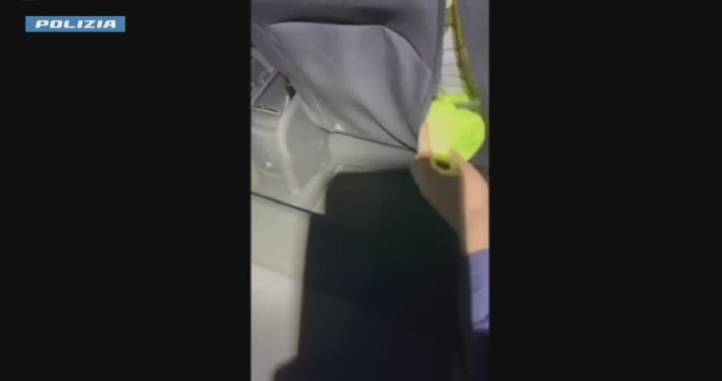 VIDEO | I furti in serie della banda di ladri d'appartamento incappucciati