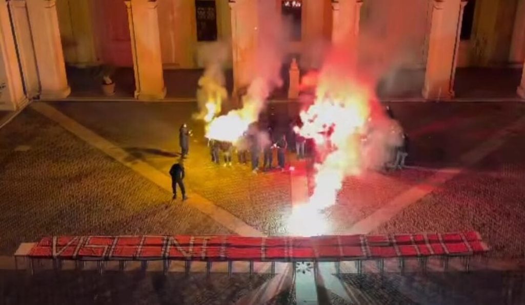 Lavagne interattive e computer distrutti nel liceo occupato, gli studenti: "Risarciremo i danni"