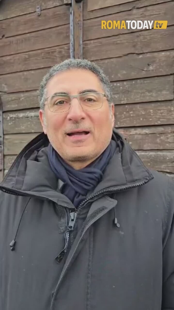 Gualtieri e le scuole di Roma al Muro della Morte di Auschwitz. L'omaggio della Capitale